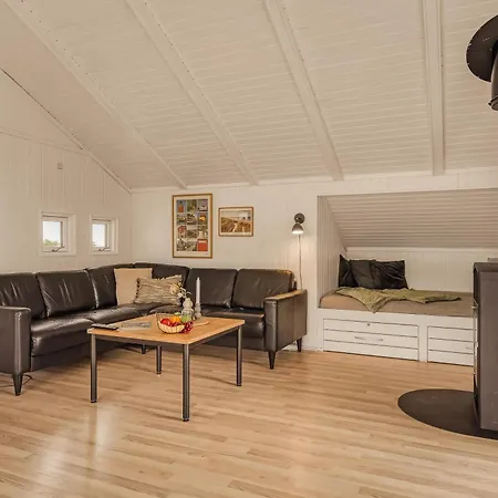 Flot På En Kuperet Grund Sj802