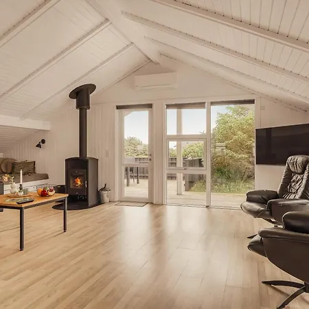 Flot På En Kuperet Grund Sj802 Ferienhaus *